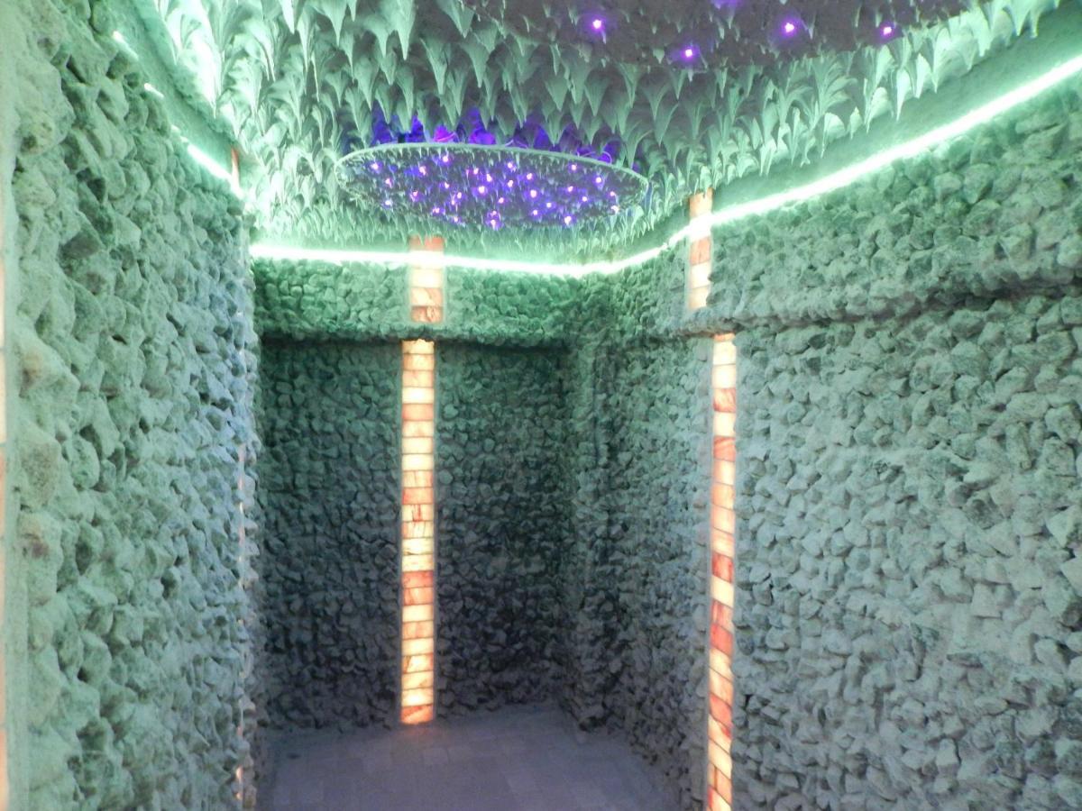 Hotel Traian Caciulata Călimăneşti المظهر الخارجي الصورة